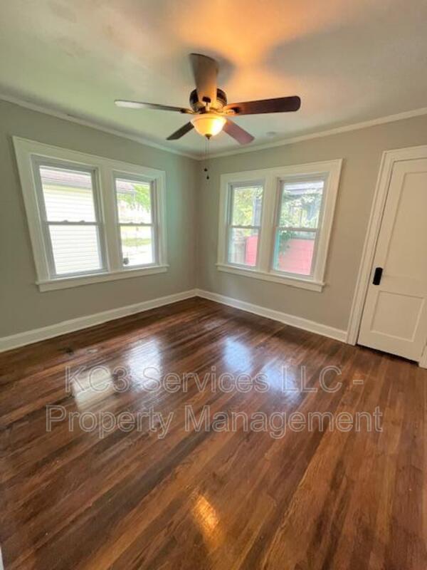 Building Photo - 5842 Euclid Ave E