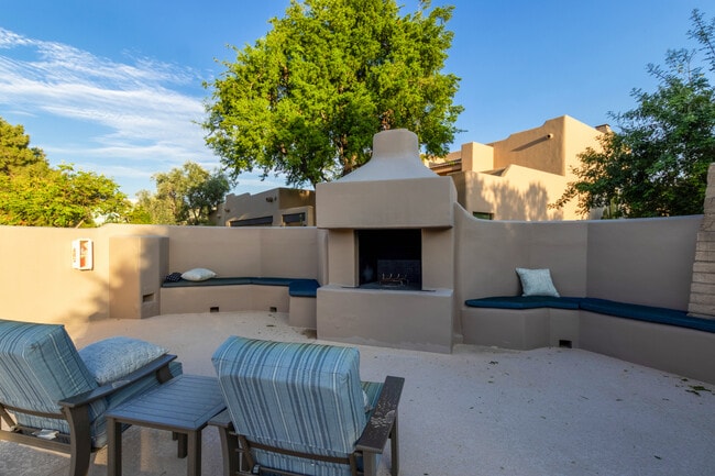 Building Photo - 6711 E Camelback Rd