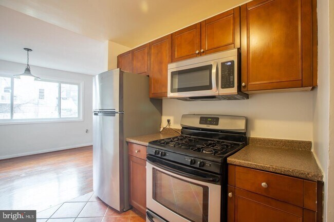 Primary Photo - 500 Thayer Ave