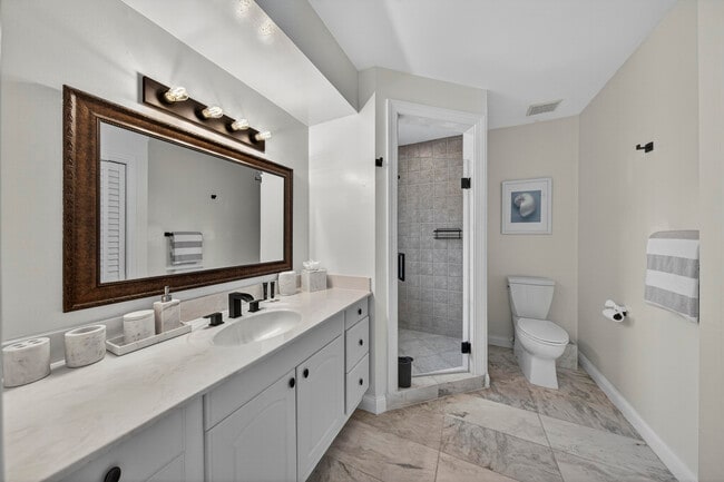 Building Photo - 510 NE 8th Ave