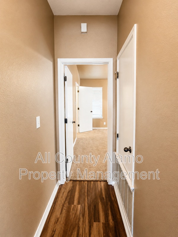 Building Photo - 9006 Pinseeker