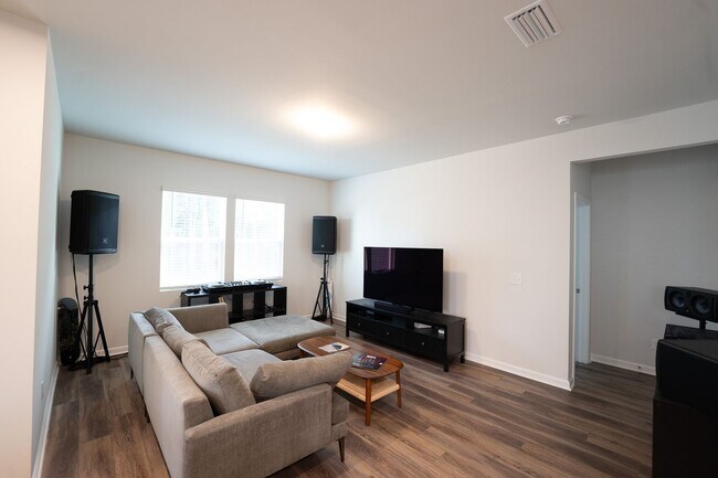 Building Photo - Coming Available!