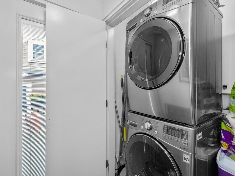 Building Photo - 75 South St