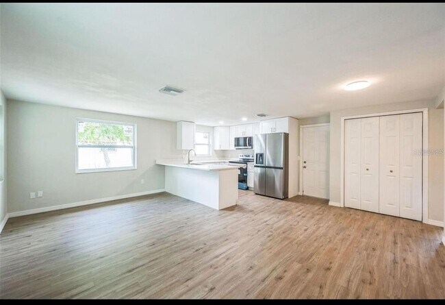 Building Photo - 6250 Kentfield Ave