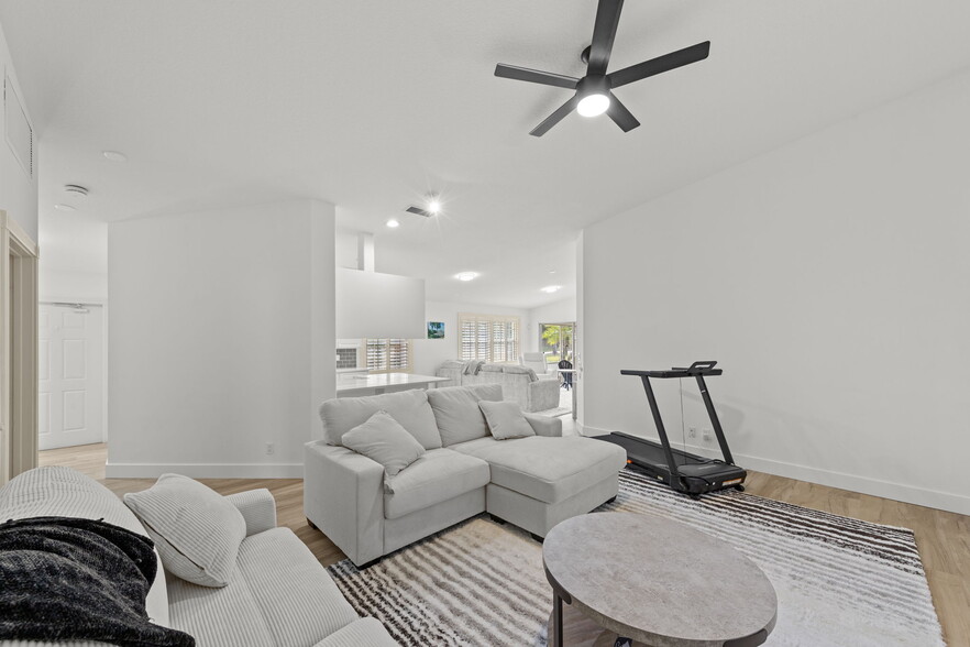 Building Photo - 4748 San Carlo Ct