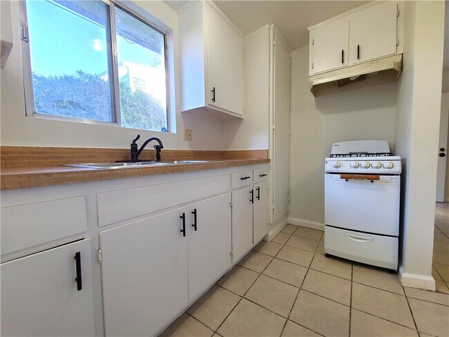 Building Photo - 3891 Locust St