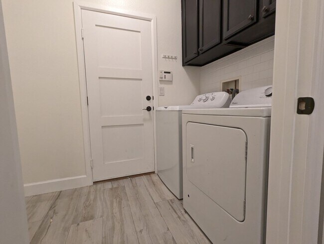 Building Photo - 8213 Fowler Falls Ct