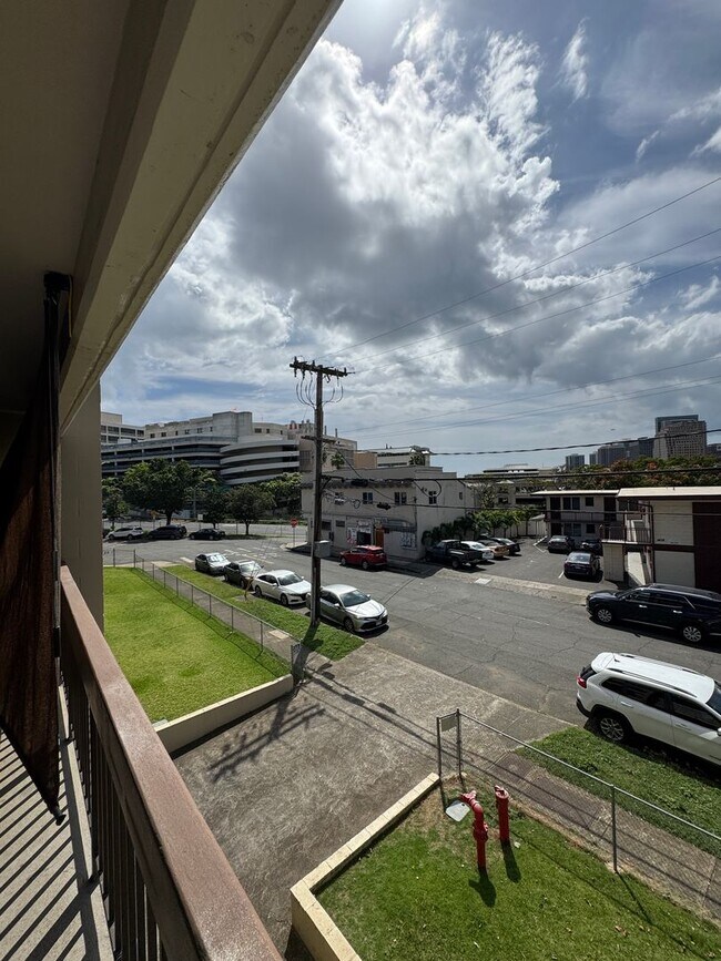 Building Photo - Lusitana Gardens 1 bed/1 bath/1 parking - Utilities included
