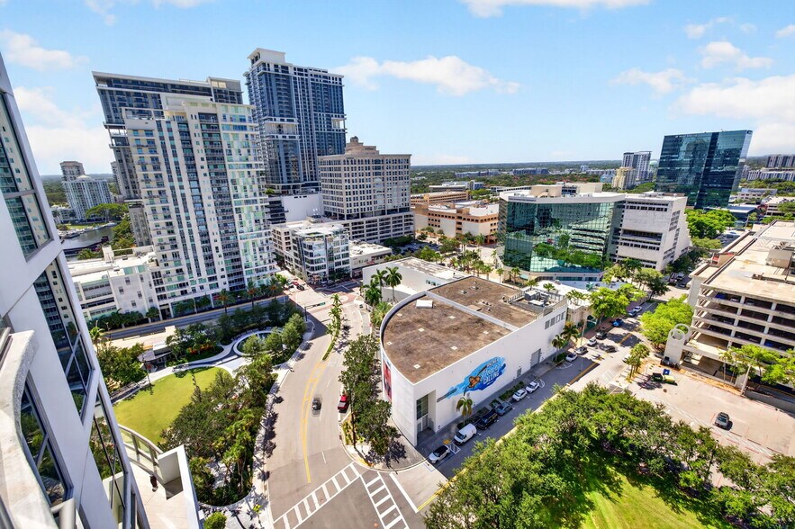 Building Photo - 100 E Las Olas Blvd