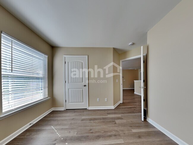 Building Photo - 25 Concordia Ct