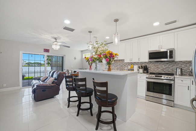 Building Photo - 6466 Buena Vista Dr