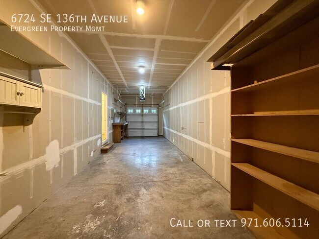 Building Photo - 6724 SE 136th Ave