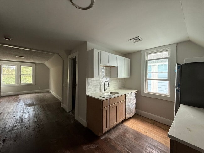 Building Photo - 47-49 Mead St