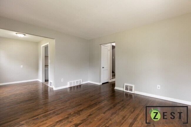 Building Photo - 19366 Woodside St