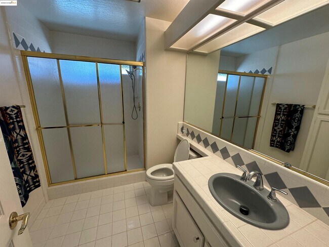 Building Photo - 5752 Drakes Dr
