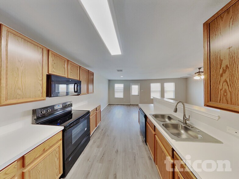 Building Photo - 1412 Castle Ridge Rd