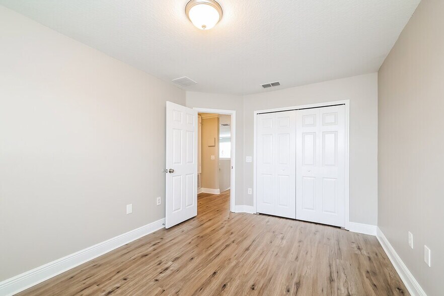 Building Photo - 4350 Fox Glen Loop