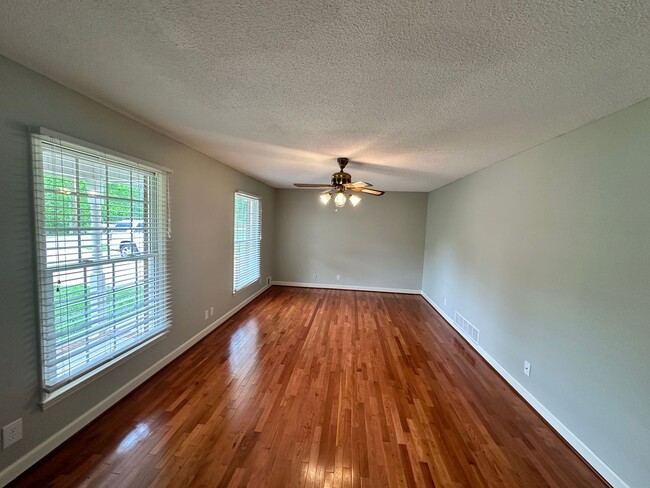 Building Photo - MOVE-IN READY! NO HUD NO SECTION 8