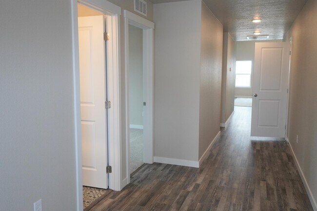 Building Photo - 3067 N Greengate Way