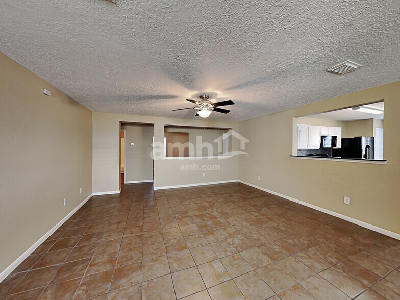 Building Photo - 29231 Legends Green Dr