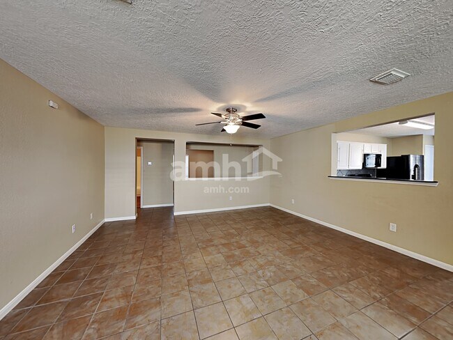 Building Photo - 29231 Legends Green Dr