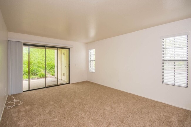 Building Photo - Spacious Dual-Master Condo!