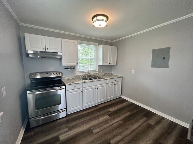 Building Photo - 1906 Wakefield Ave