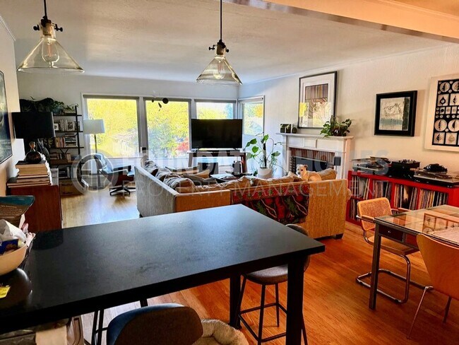 Building Photo - Modern Bret Harte Home with Gourmet Kitchen - FOUNDATION