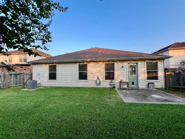 Building Photo - 16750 Bending Creek Ln