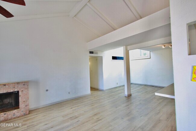 Building Photo - 901 Tepic Dr