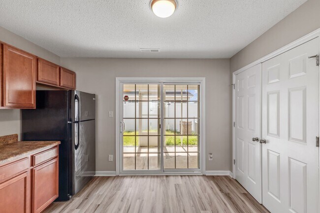 Building Photo - Charming 2-Bedroom 2.5-Bathroom Townhouse with Fenced Yard