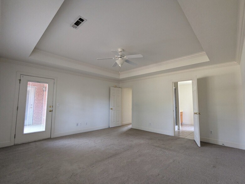 Building Photo - 702 Tunbridge Dr