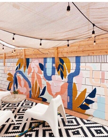 Building Photo - 1033 E 4th St