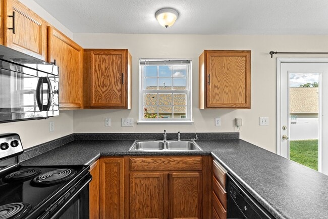 Building Photo - Great Townhouse - Convenient Arden Location