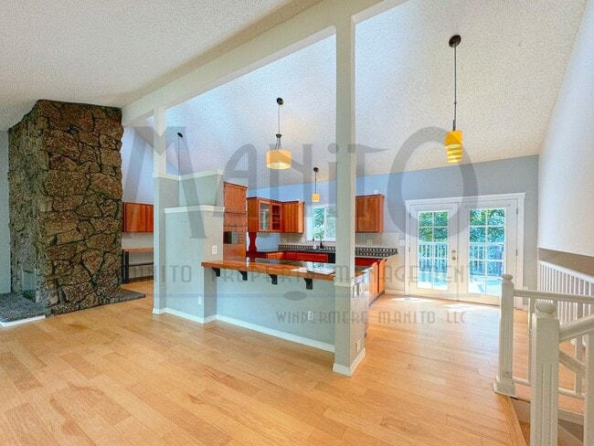 Building Photo - *COMING SOON* Entertainer's Delight - Spra...