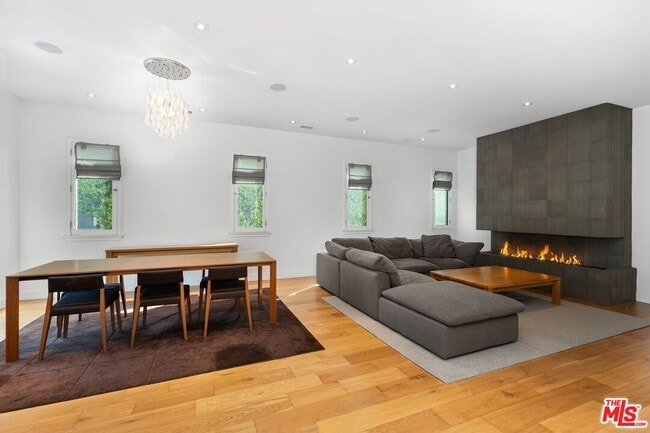 Building Photo - 429 N Lucerne Blvd