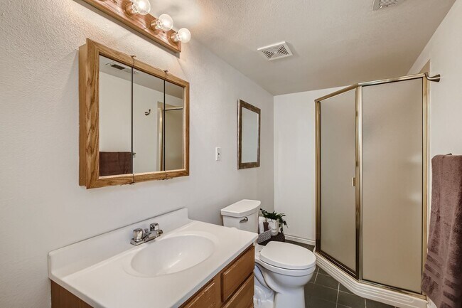 Building Photo - 3974 Hawthorne Cir