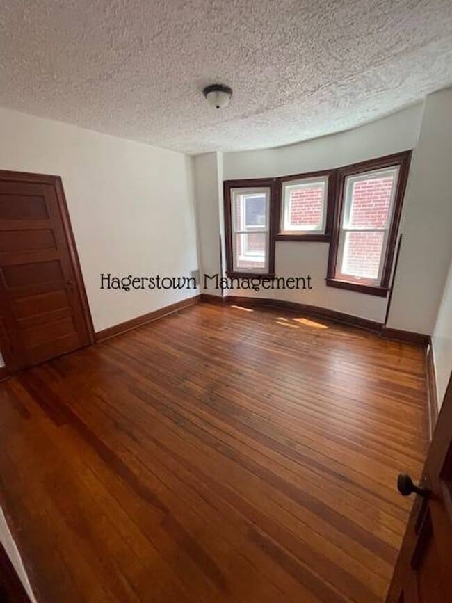 Building Photo - 3 BR North End Hagerstown