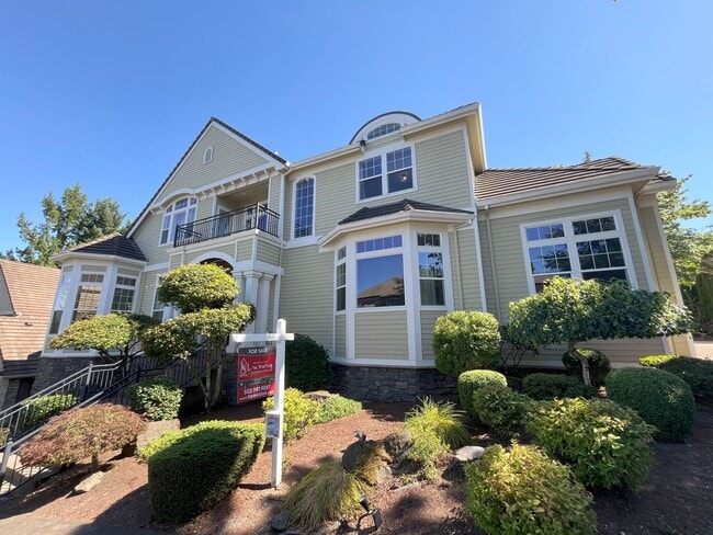 Building Photo - Elegant 4-Bedroom Luxury Home with Panoram...