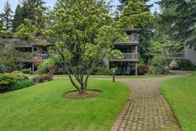 Building Photo - Pool’s Open! -Huge, refreshed 2 BR-2 Bath ...