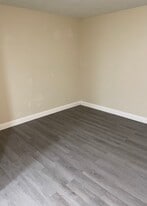 Building Photo - 2518 Quail Run Blvd N