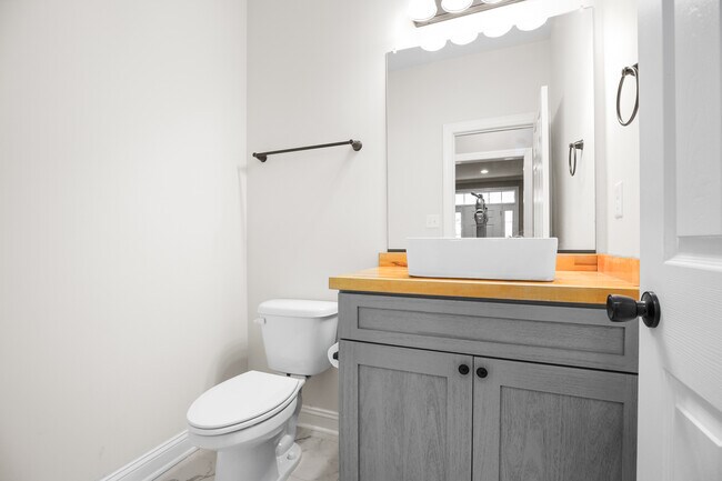 Building Photo - 6337 Louisianna Rd