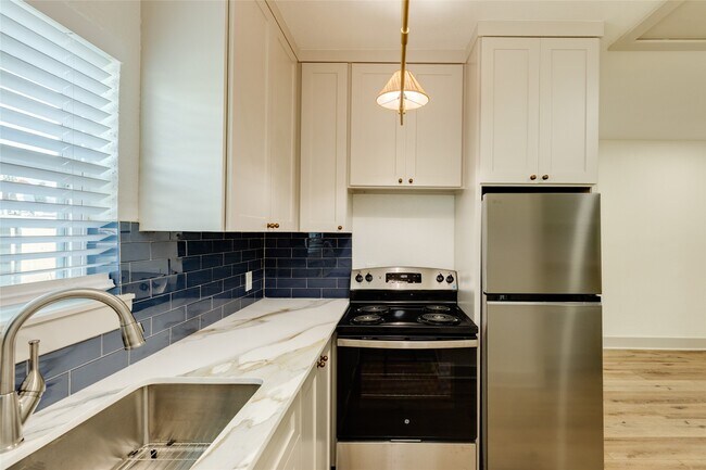 Building Photo - 2512 Avenue K