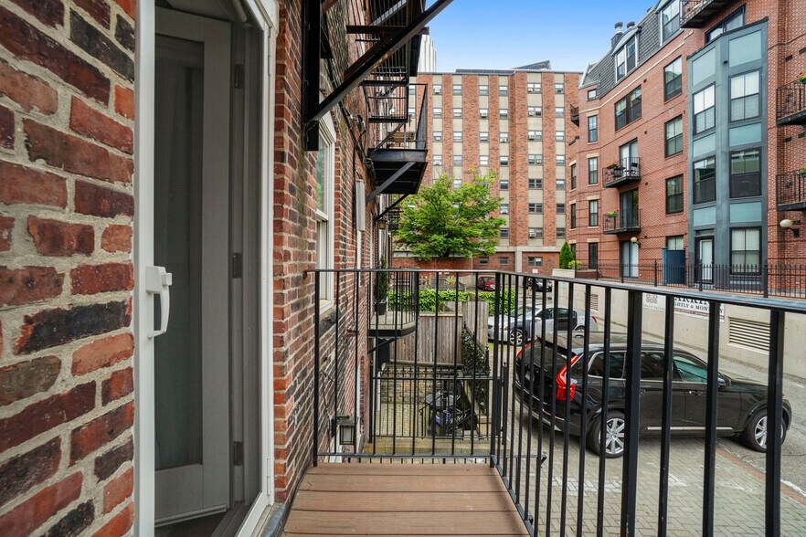 Building Photo - 16 Follen St