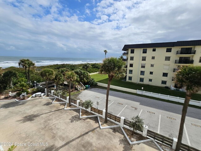 Building Photo - Coastal Paradise Awaits: Elegant 2-Bed, 2-...