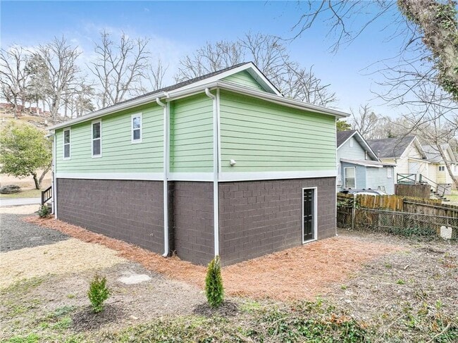 Building Photo - 20 Pennington Ave SW