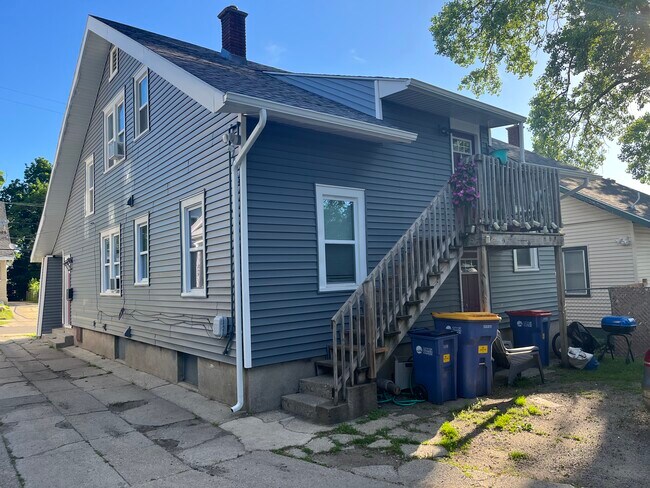 Building Photo - 24 Corinne St SW