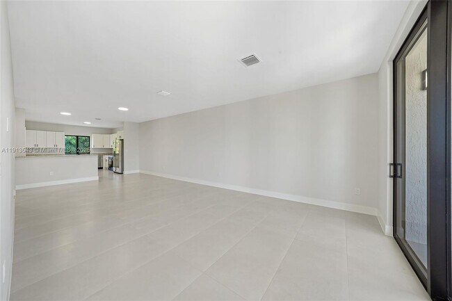 Building Photo - 4313 E 8th Ct