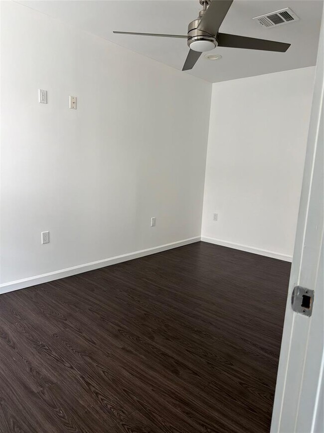 Building Photo - 160 Pope Bend S