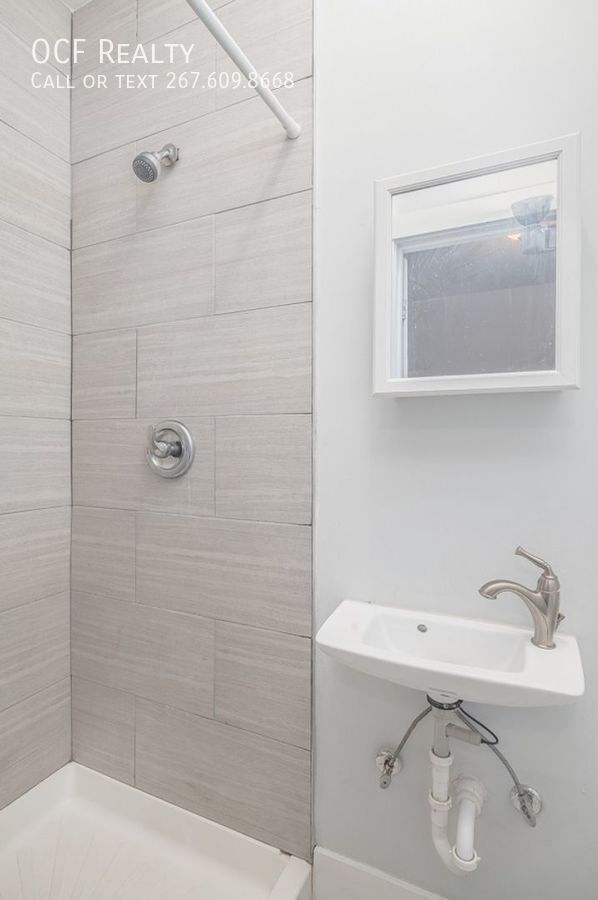 Building Photo - 1720 N Marshall St